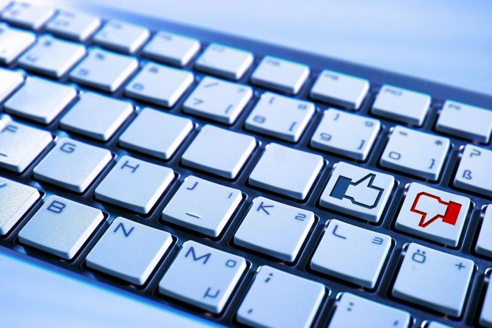 Online Review https://pixabay.com/en/keyboard-computer-facebook-blue-597007/